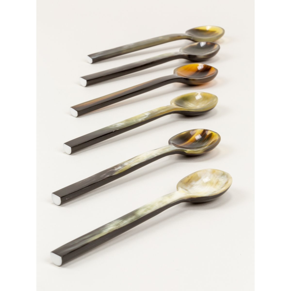Set de 6 cuillères à dessert baguette en corne noire marbrée