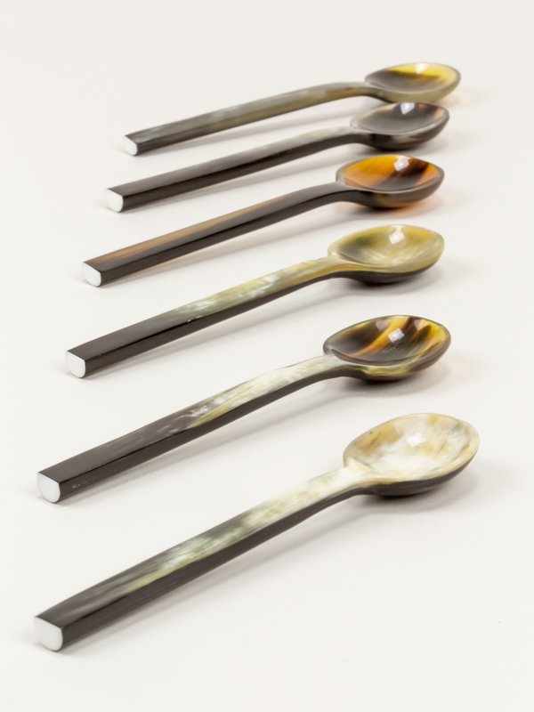 Set de 6 cuillères à dessert baguette en corne noire marbrée