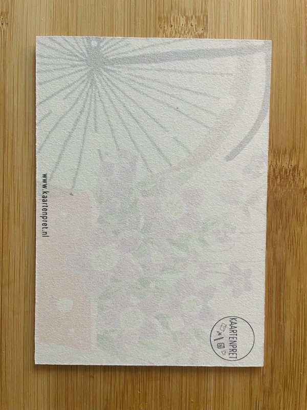 Helleborus dans la carte en carton de neige