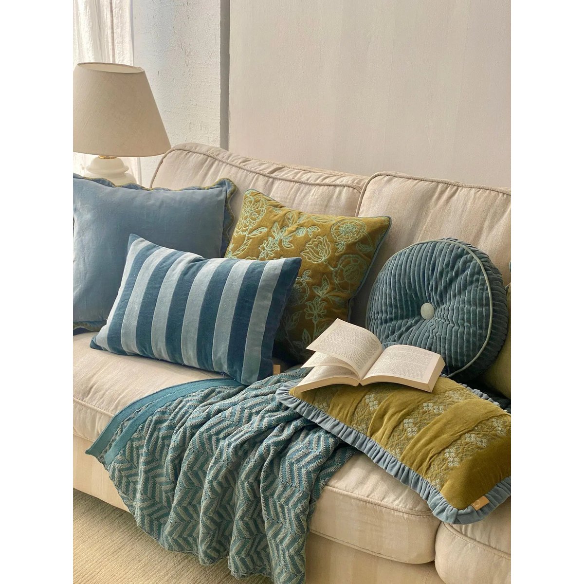 Kussenhoes | Mirage Scallop zachtblauwe kussenhoes van Sanctuary Living