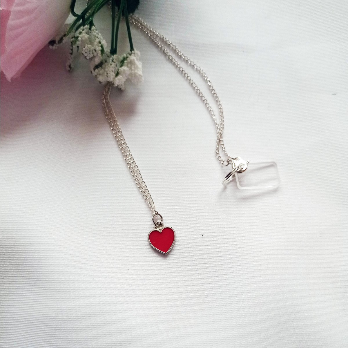Collar clásico de corazón rojo, naipes inspirado en la reina de corazones