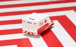 Candycar World - Ambulance Van