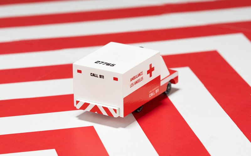 Candycar World - Ambulance Van