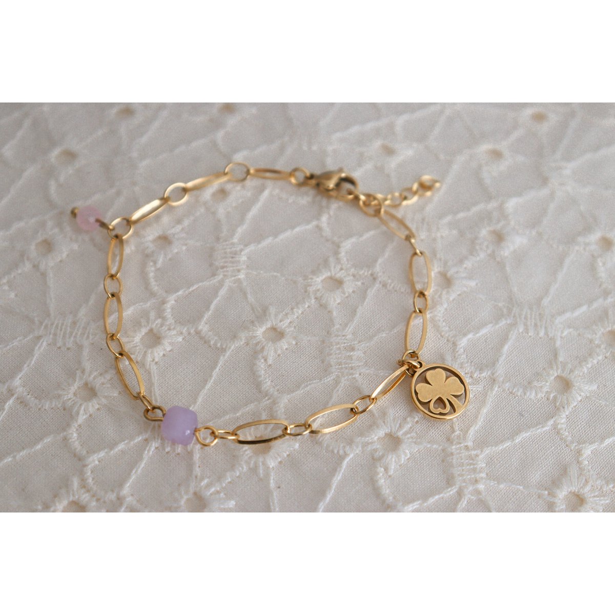 Pulsera de calcedonia, cuarzo rosa y trébol de cuatro hojas - Oro