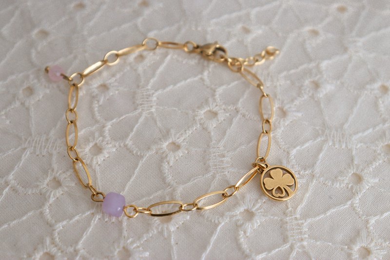 Pulsera de calcedonia, cuarzo rosa y trébol de cuatro hojas - Oro
