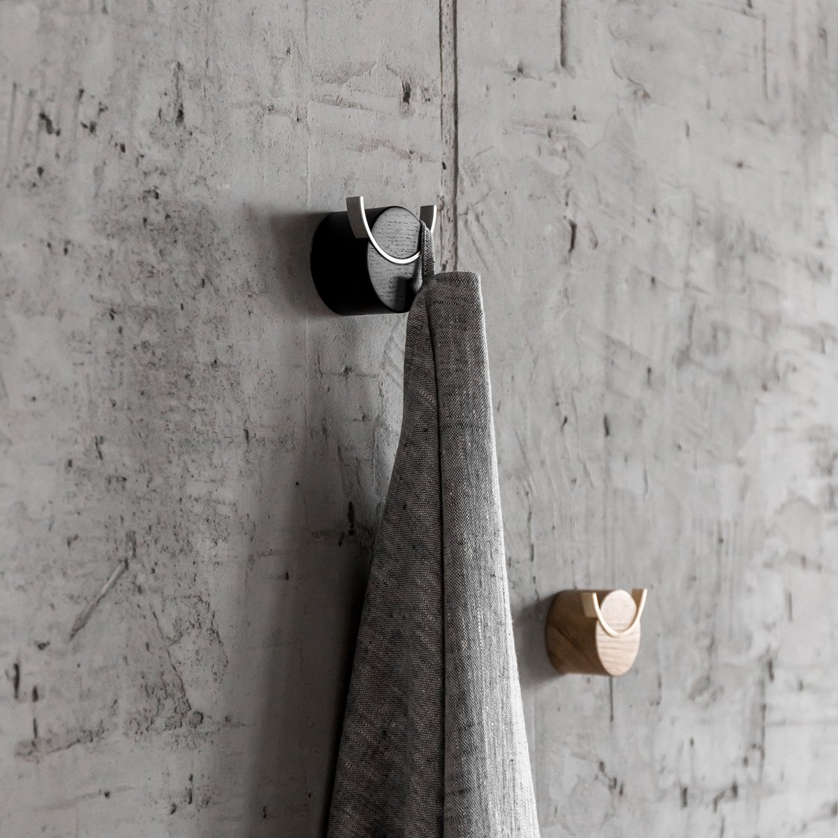 Wall hook DEER, oak, brass