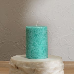Stumpenkerze aus Meersalzmarmor – Meeresnebel | Handgefertigte Wachskerze mit Marmor-Finish und frischem Meersalzduft | Eleganter Wohndekor-Akzent