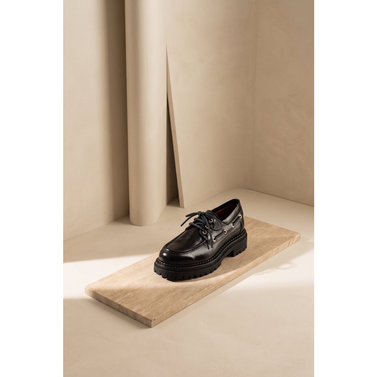 SAILOR BLACK – Leren bootschoen met dikke zool