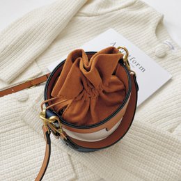 AnBeck Small Bucket Crossbody-håndtaske (2 farvemuligheder)