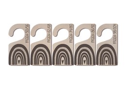 Colorful rainbow-patterned measurement hangers for baby wardrobes. Includes details on colors, shapes, and patterns.