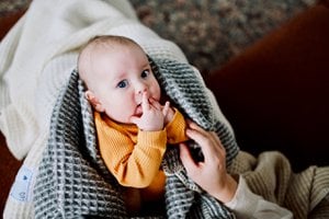 Cot blanket waffle wool - Dark Grey