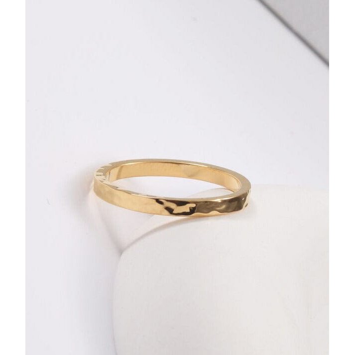 Arlo - Hammered Ring Band