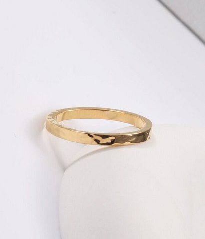 Arlo – Gehämmertes Ringband