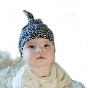 Babymütze Neugeborenes mit Knopf Panther grau / braun OK 4152