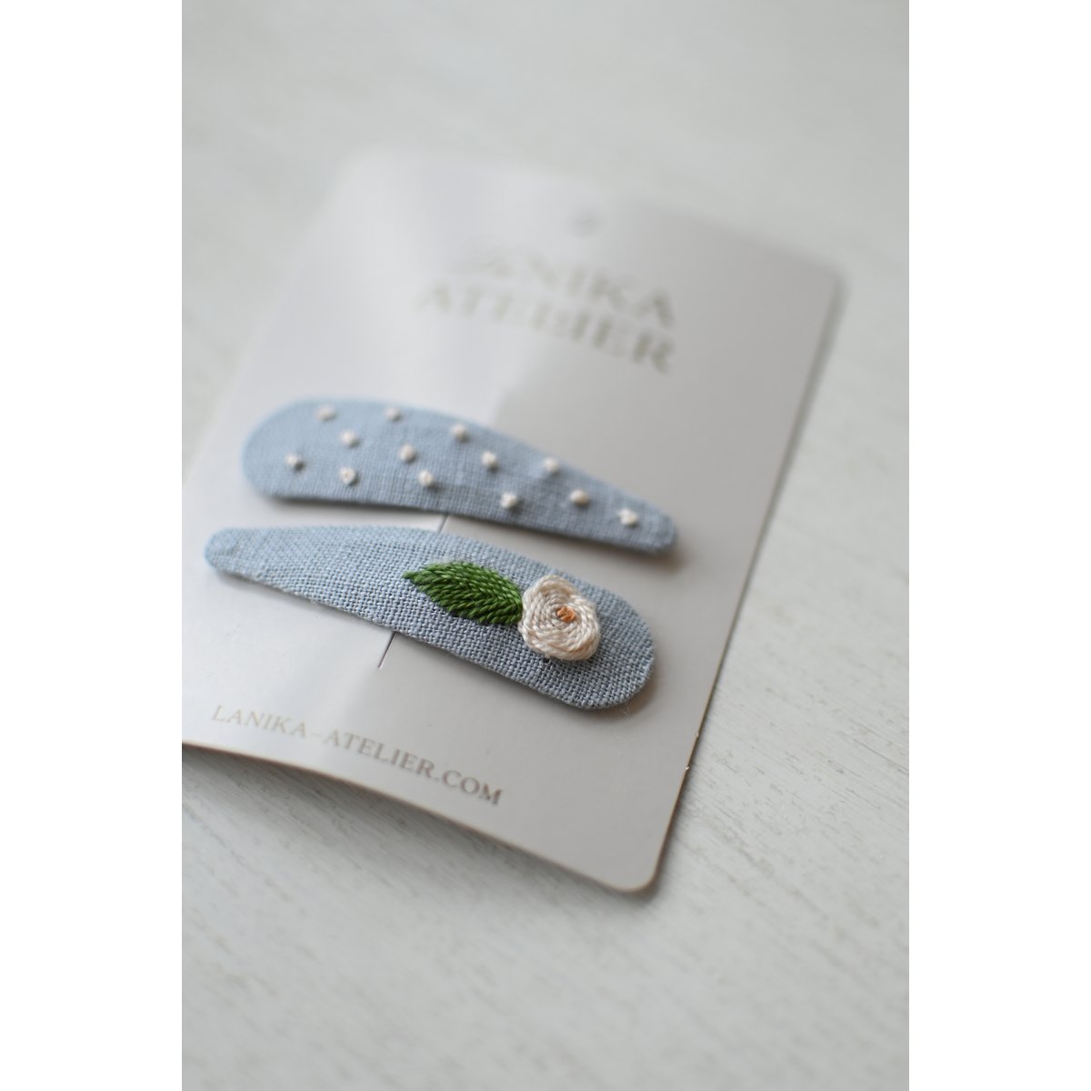 Barrettes à cheveux feuille de rose bleue + pois