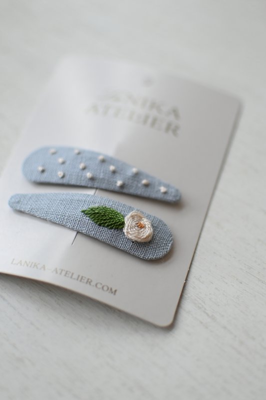 Barrettes à cheveux feuille de rose bleue + pois