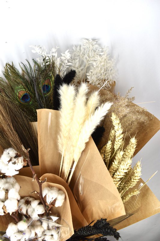 Mix dried flowers - black / white - 15 varieties