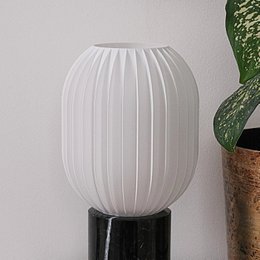 Prosta lampa stołowa kapsułki