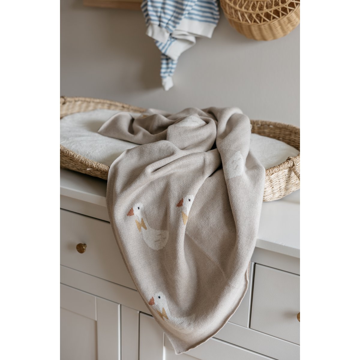 Gebreide katoenen babydeken, beige ganzen