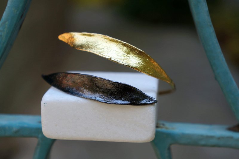 Olive Branch Veganistische armband - Verstelbaar verguld messing en zwart rhodiumontwerp