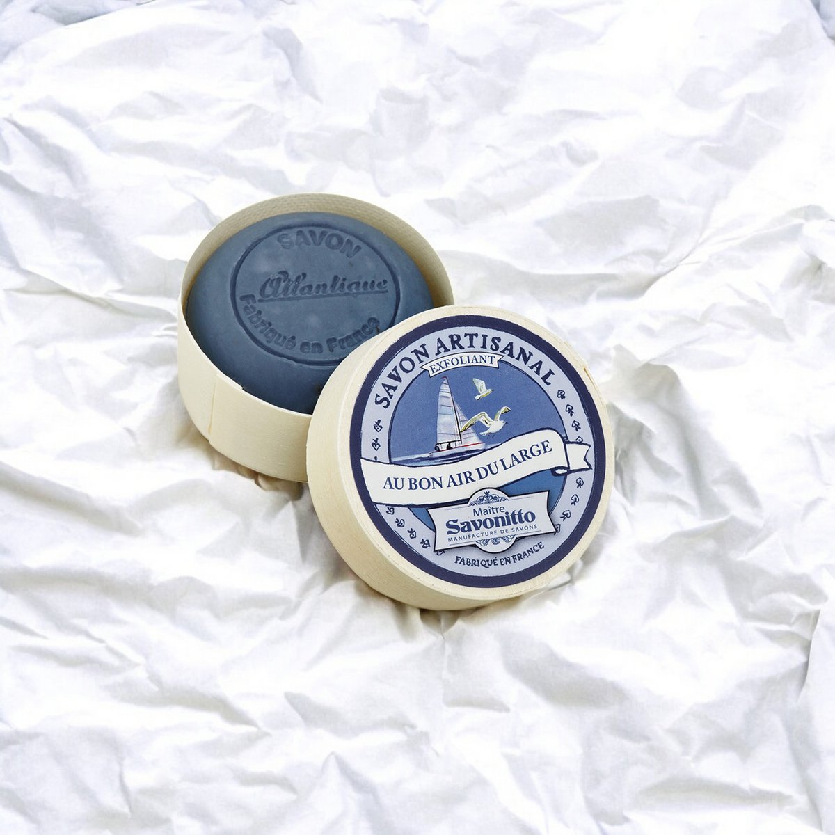 Marine scent exfoliating soap in wooden box 100g