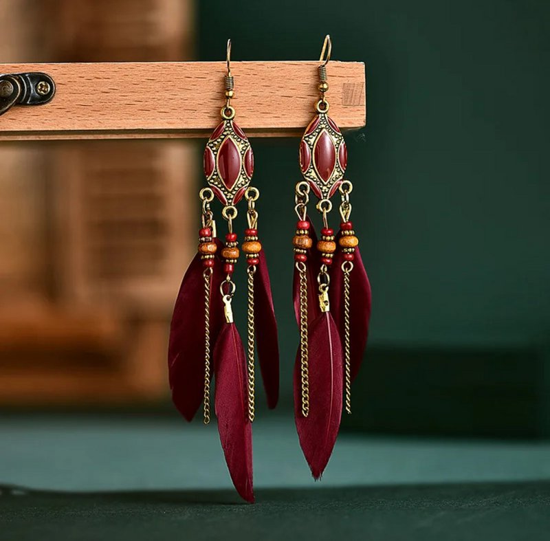 Boucles d'oreilles BOHO avec plumes (bordo)