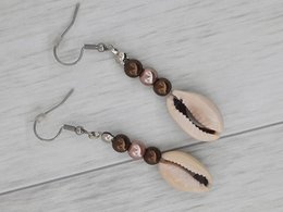 %2371 OW Cowrie shell earrings