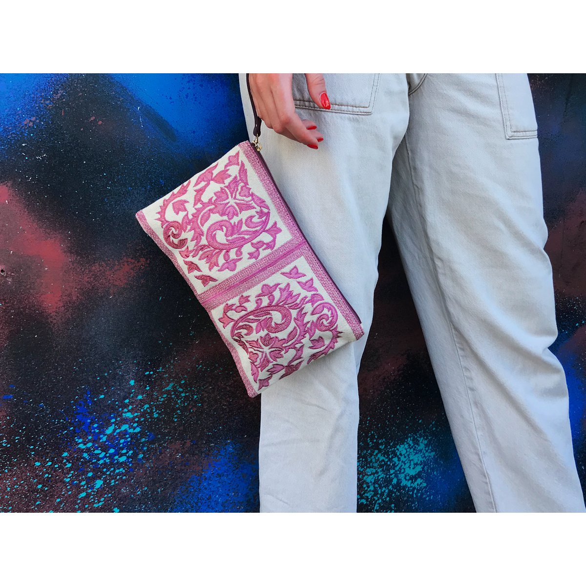 Juliette geborduurde clutch