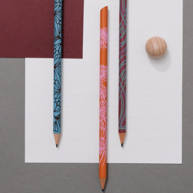 Assortment of 24 magnetic pencils - art nouveau