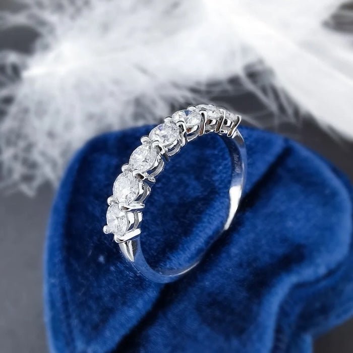 Mousserende halv evighed moissanite ringe