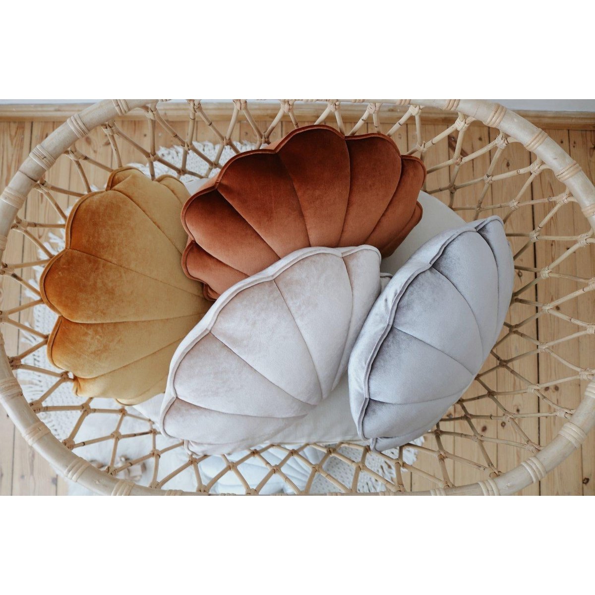 Samt-Muschelkissen „Silver Pearl“.