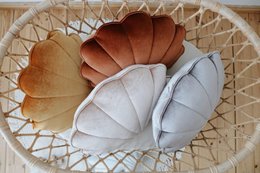 Samt-Muschelkissen „Silver Pearl“.