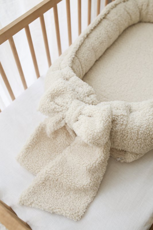 Babynest mit Schleife / Bouclé-Babynest - 2-Farben-Kopie