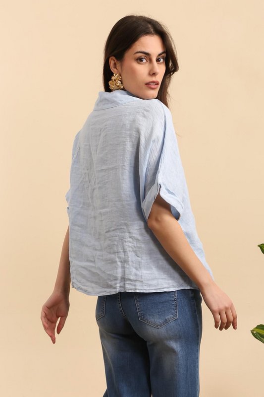 Camicia con un riferimento di fiori di lino. 20341