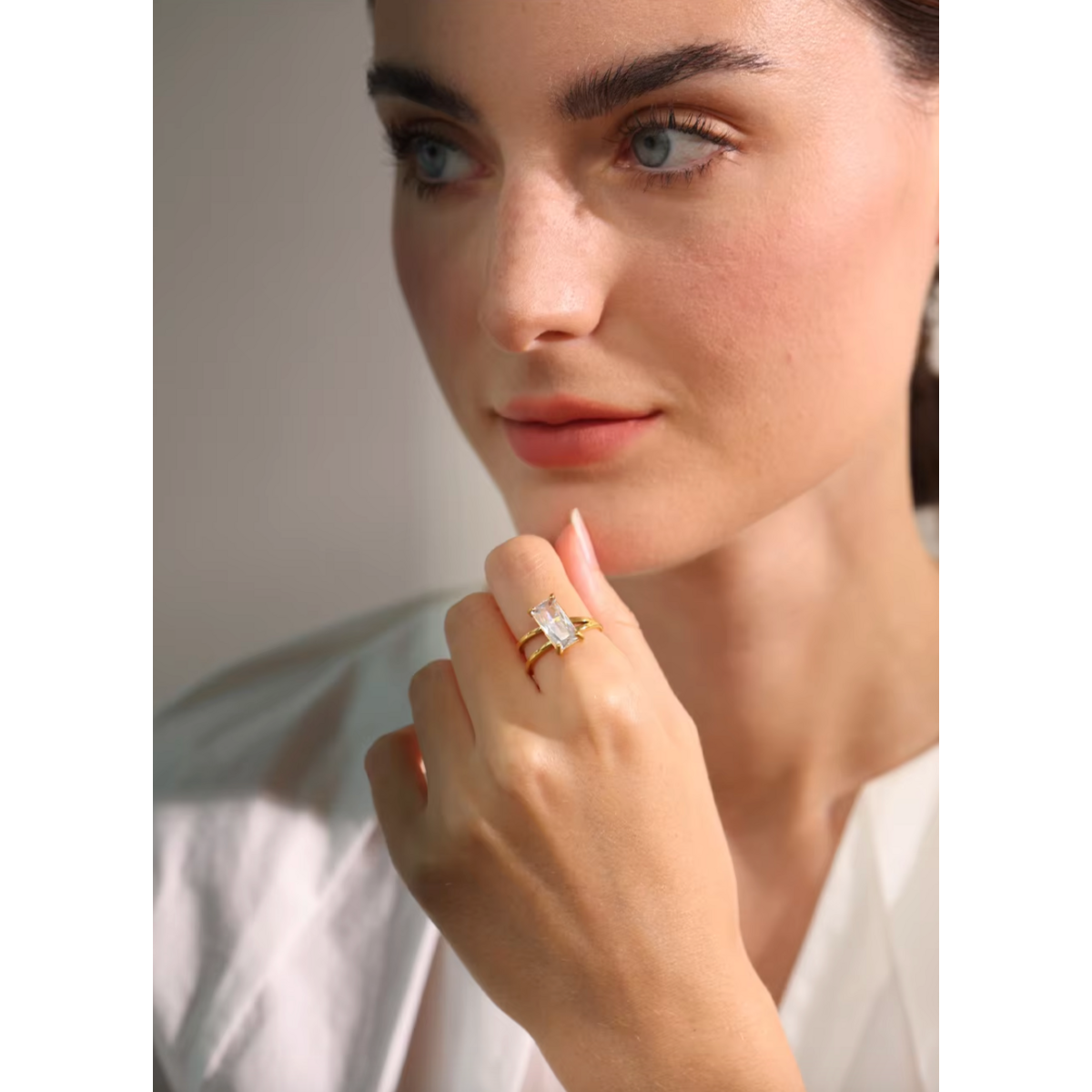 Ivanka - Anello a fascia in cristallo Baguette