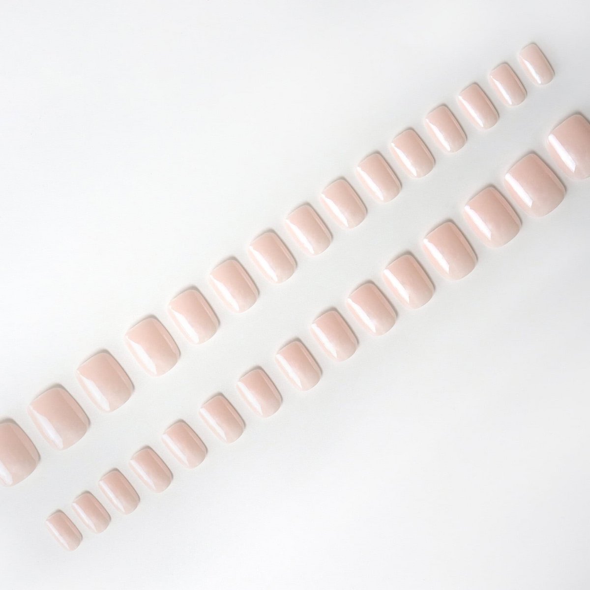 Gelzz Soft Gel Press On Short Blush Chrome (S22)