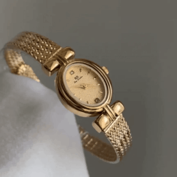 Mount - Minimalist Oval Gold Vintage Women's Watch