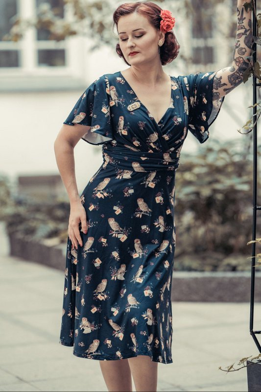 EU STOCK Kleid mit Blütenblattärmeln von Donna in Marineblau und Eulenmuster