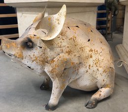 Iron sitting pig, 65x35x51cm, 3.2kg