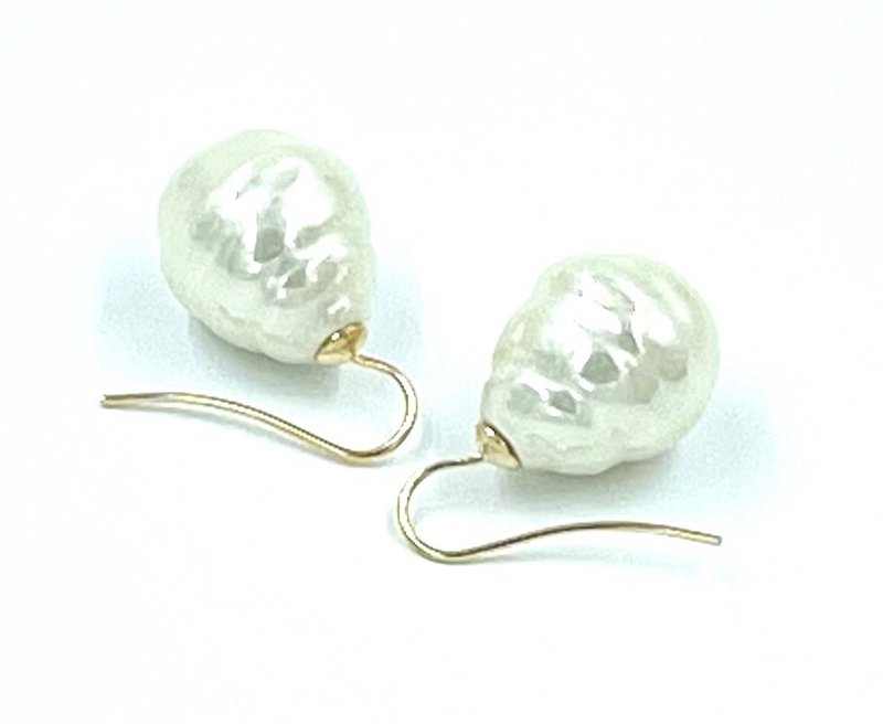 Boucles d'oreilles petites perles baroques, couleur blanc