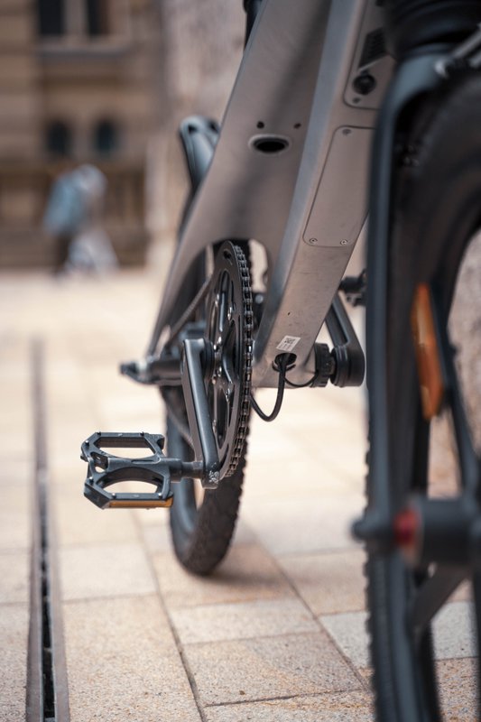 Cruzaa pedalstøttende Bluetooth elektrisk cykelpistol metalgrå