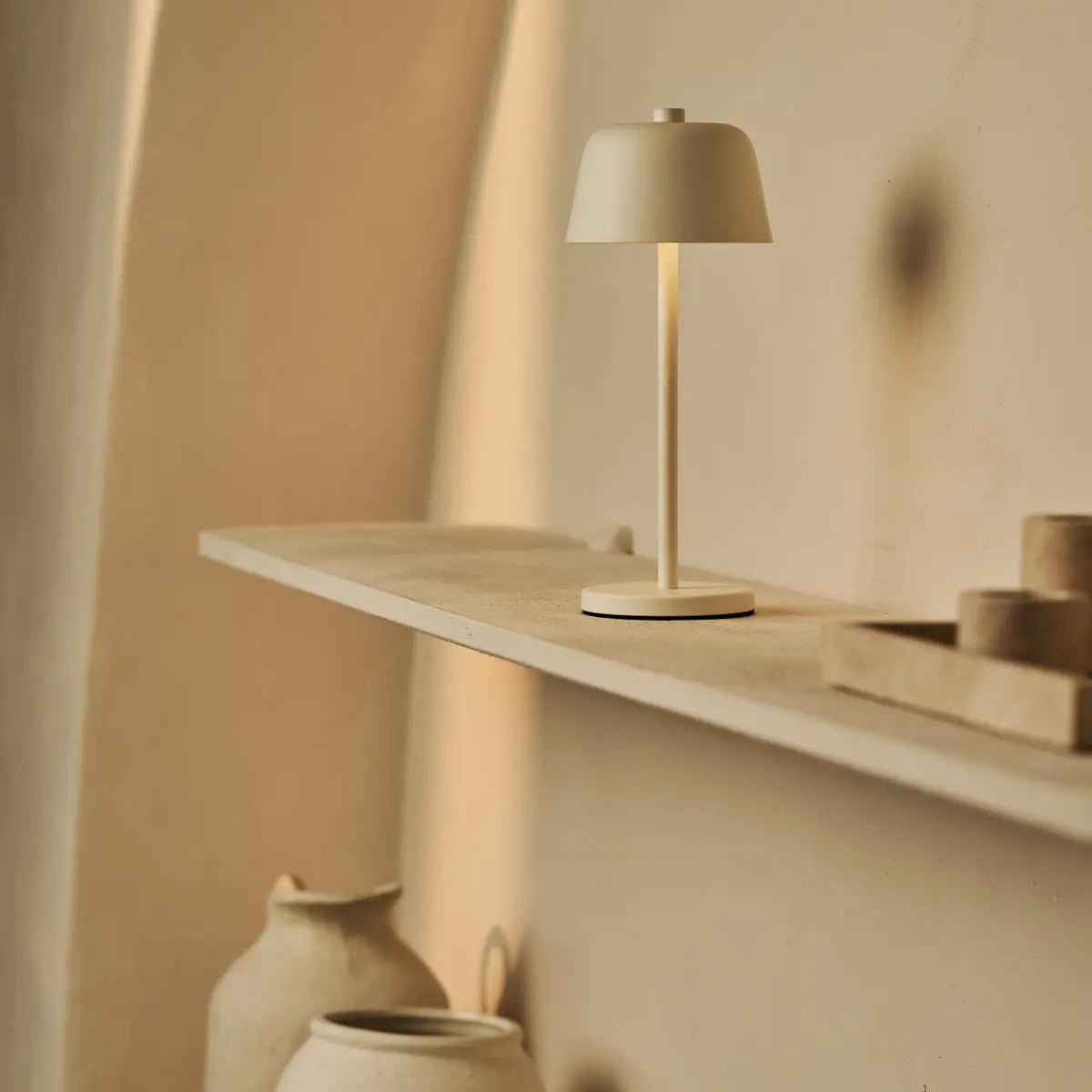 Lampe de table rechargeable Anton Vanille