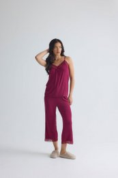 Bamboe kanten cami cropped broekpyjamaset in bordeaux