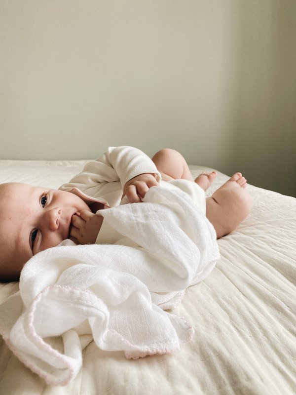 Muslin med hæklet piping - lys pink