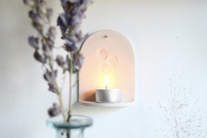Wandhalter aus Keramik mit Kerze