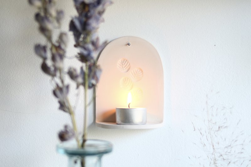 Ceramiczny wieszak ścienny ze świecą