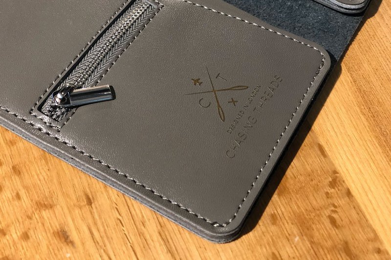 Cartera de viaje Stitch - Gris