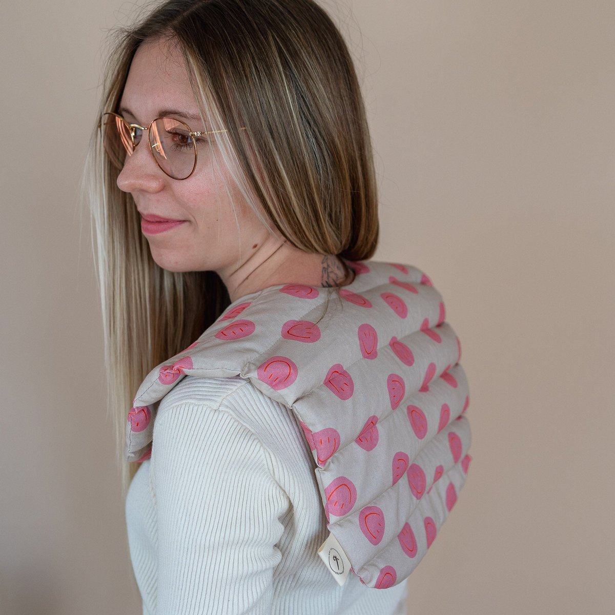 Speltkussen voor nek gemaakt van katoen - smiley roze