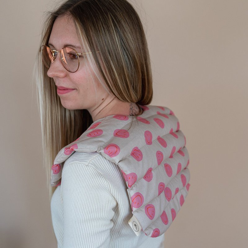 Speltkussen voor nek gemaakt van katoen - smiley roze