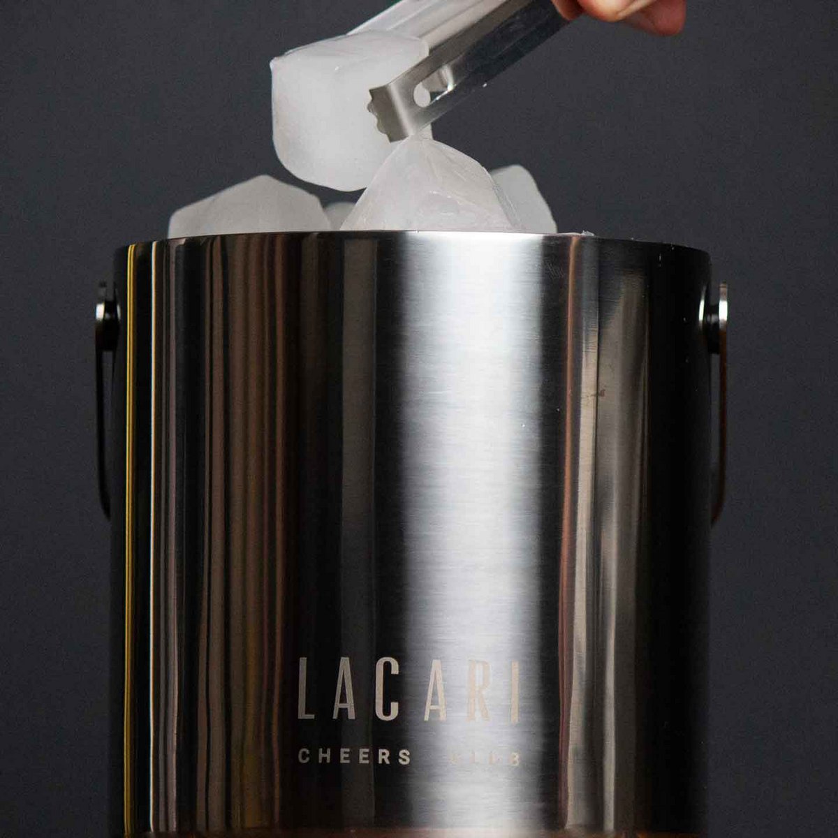 Cubitera: recipiente para hielo de acero inoxidable con tapa | Para 30 cubitos de hielo | Capacidad de 1,3 litros.
